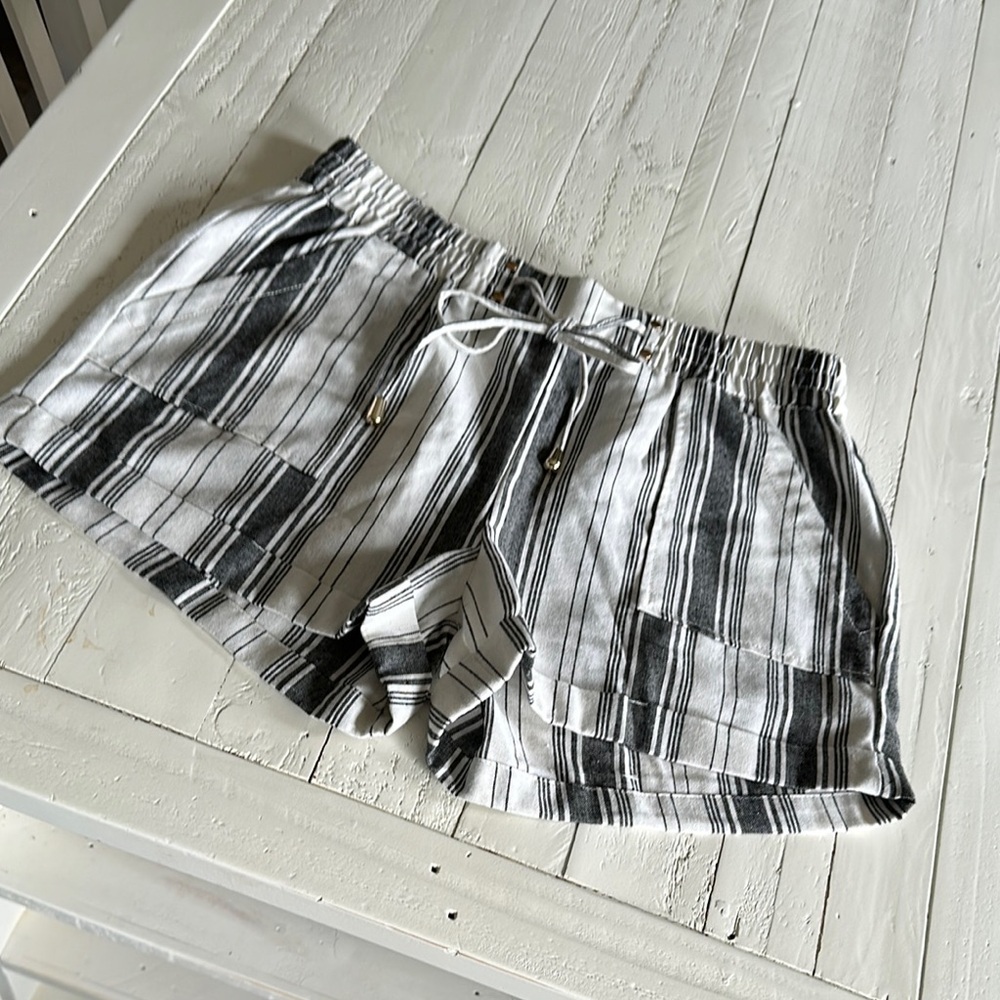 Simply blessed XL striped rayon blend shorts with pockets in front elastic waist